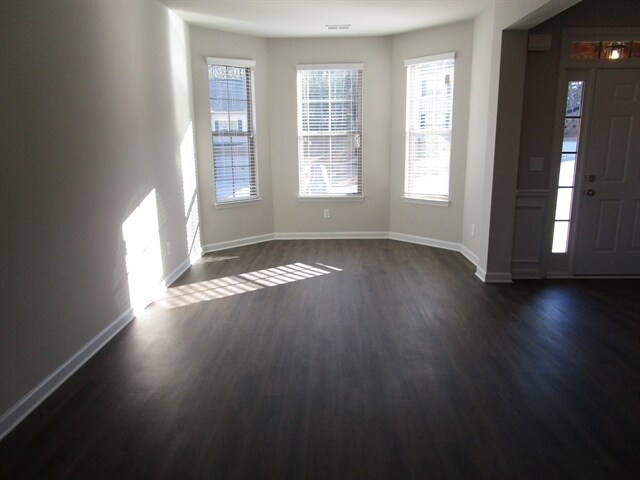 Building Photo - 235 Hickory Pointe