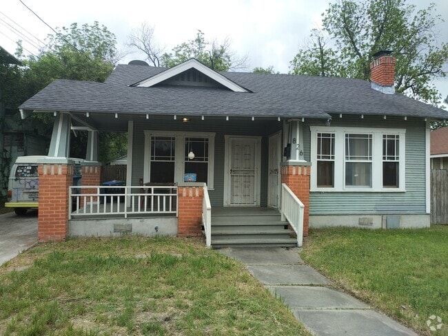Building Photo - 826 W Lynwood Ave