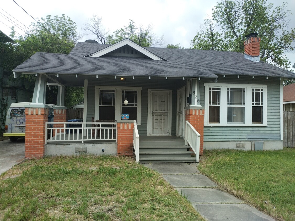 Primary Photo - 826 W Lynwood Ave