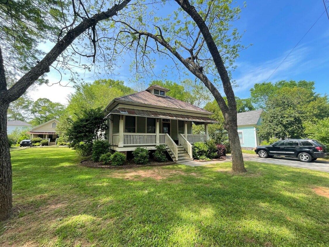 Primary Photo - Normaltown Three Bedroom