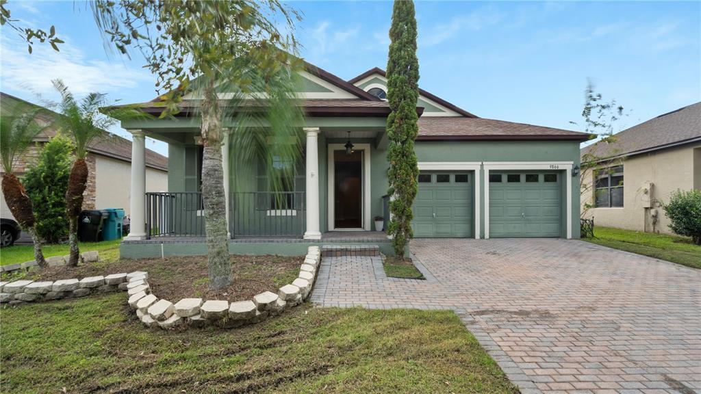 Foto principal - 9866 Lake District Ln