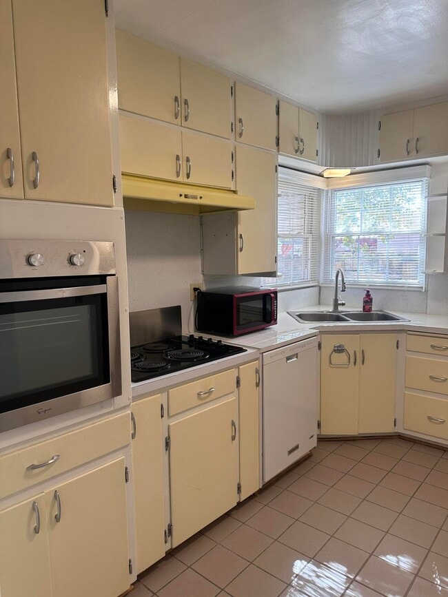 Building Photo - 4520 3rd St NW