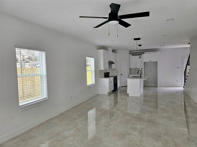Foto del edificio - 7936 Hirsch Rd