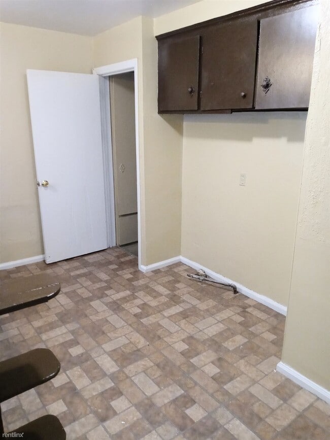 Building Photo - 3 br, 1 bath House - 19467 Westbrook St