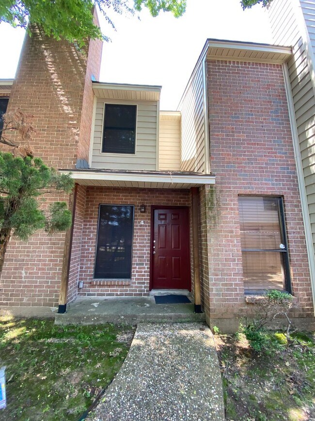 Foto del edificio - College Station -2 bedroom/ 2.5 bath - 2 story condo with washer/dryer!!
