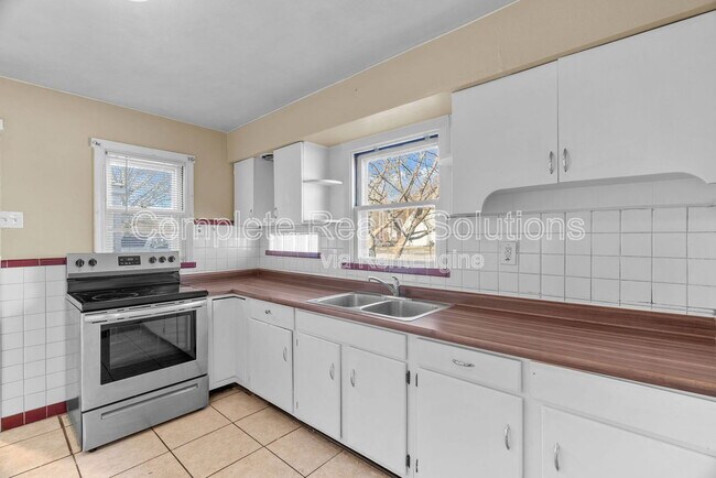 Foto del edificio - 11820 Larimore Rd