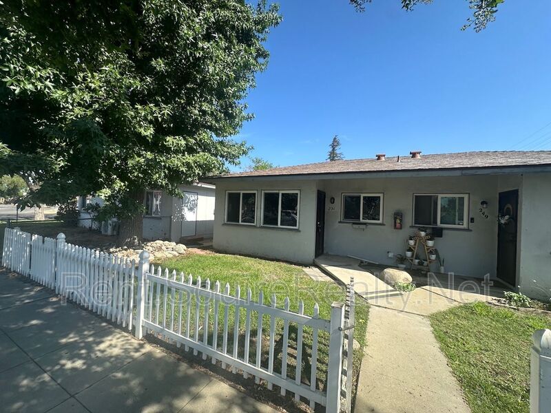 Foto principal - 251 W 9th St