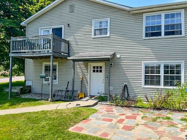 Building Photo - Spacious 3-Bedroom Apartment Near UVM with Private Entrance & Parking