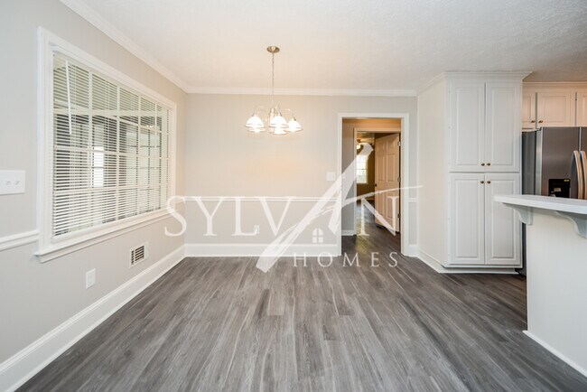 Foto del edificio - Prepare to fall in love with this 4 bedroo...