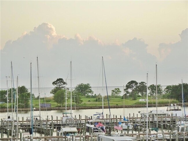 Foto del edificio - 1580 Harbor Dr