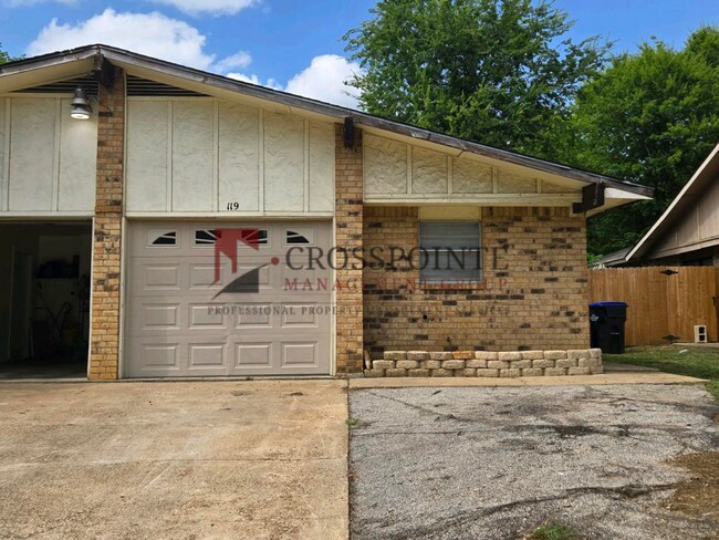 Building Photo - Coming Soon! Cozy 3 Bedroom Unit!