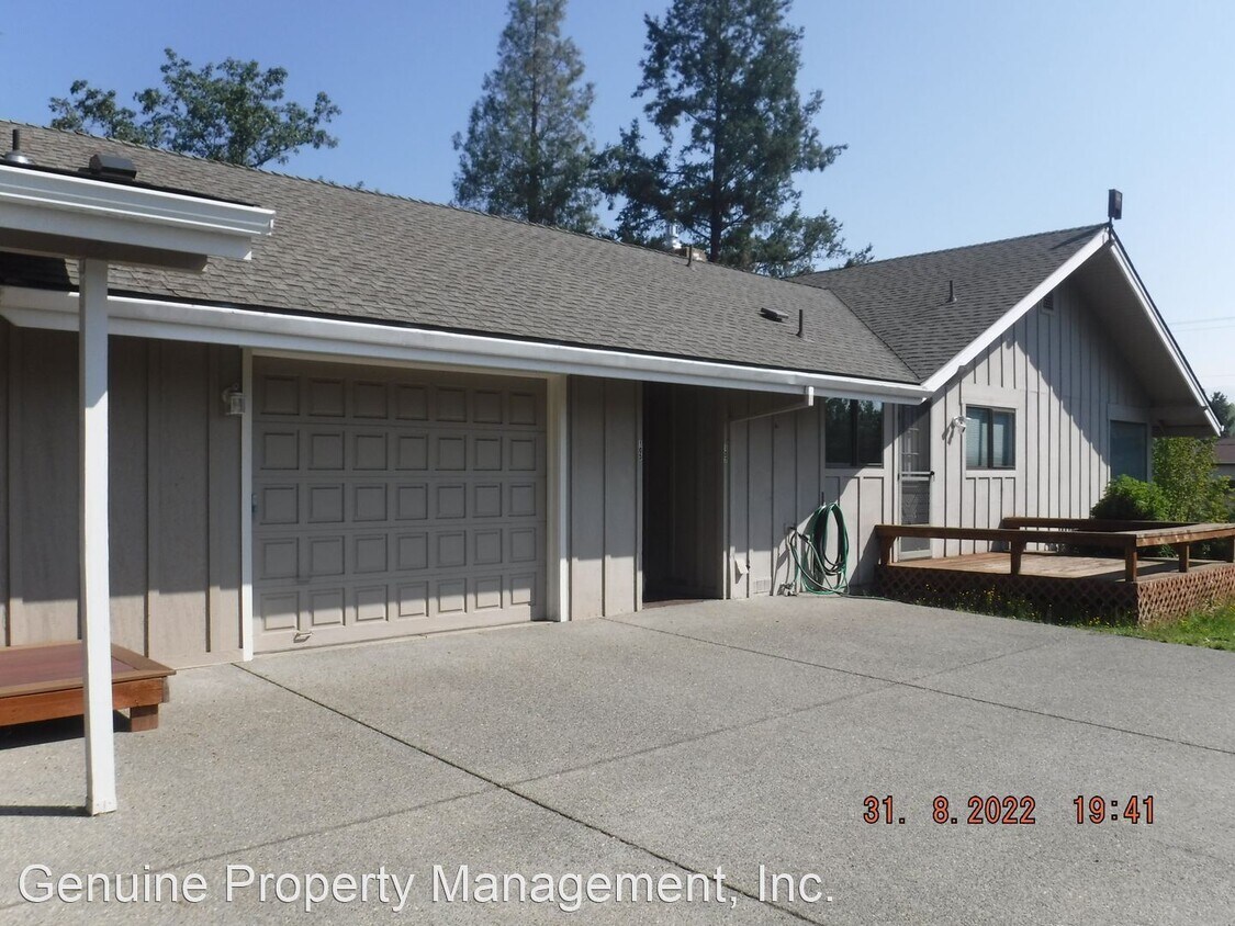 3 br, 3 bath House 107 Sunrise Avenue House Rental in Medford, OR
