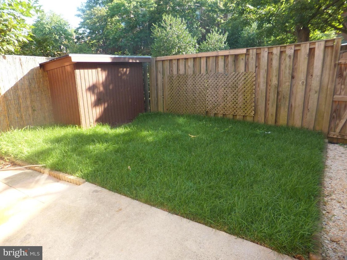 Primary Photo - 8276 Clifton Farm Ct