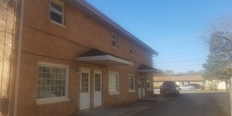 Primary Photo - 3307 SEARLES AVE