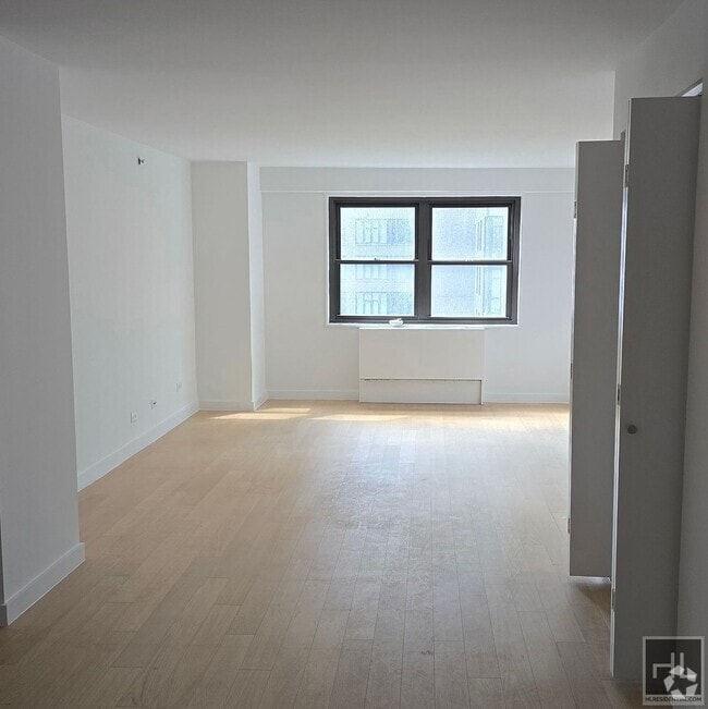 Building Photo - East 39th Street