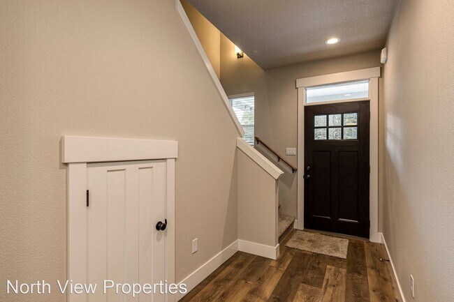 Foto del edificio - 4 br, 2.5 bath House - 1805 NE Robert Rd #A