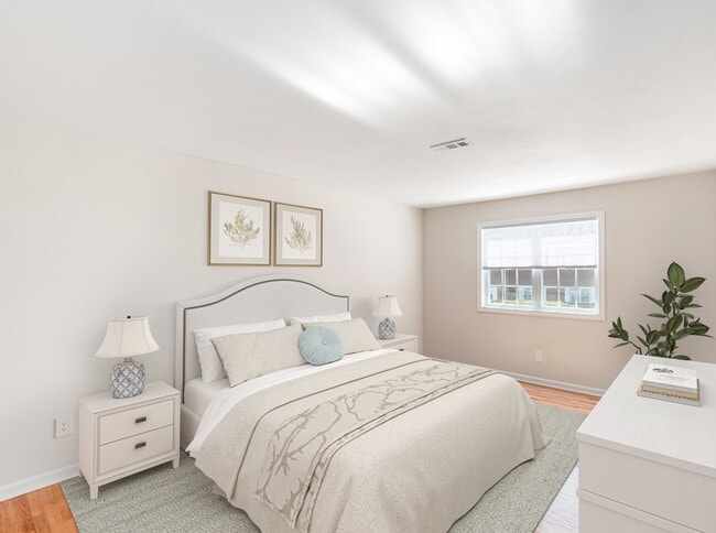 2 habitaciones, 1 baño (830 pies cuadrados) - Dormitorio - Newport Apartments