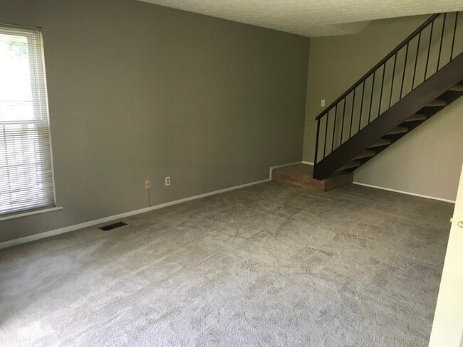 Building Photo - 11 Sunnyside Dr