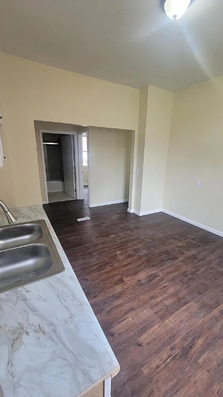 Foto del edificio - 4485 W 136th St