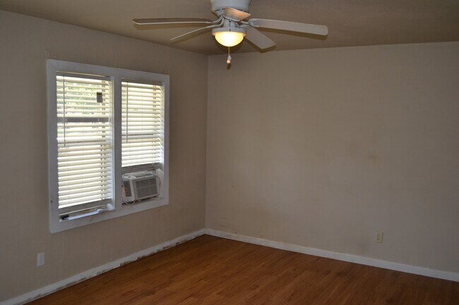 Foto del edificio - Pre-Leasing for Summer/Fall 2025! - Close ...