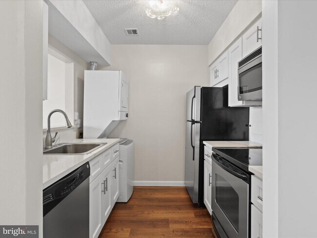 Foto del edificio - 5505 Seminary Rd