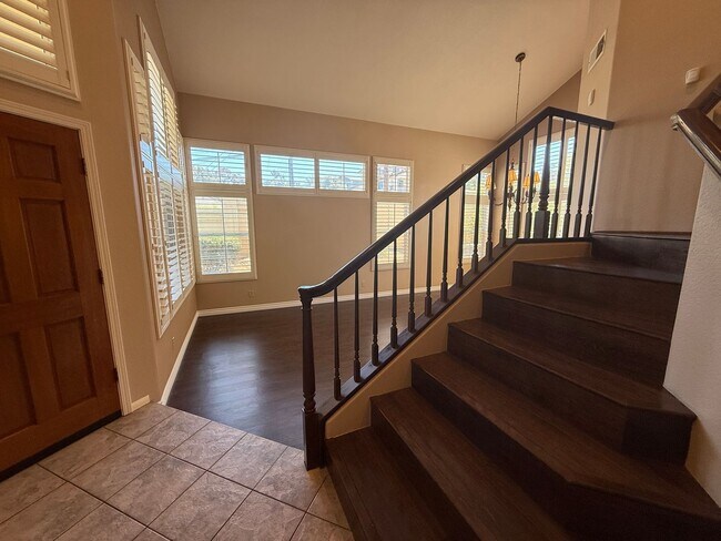 Building Photo - Modern Comfort in the Heart of Chula Vista...