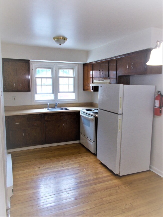 Building Photo - 11 Old Allamuchy Rd