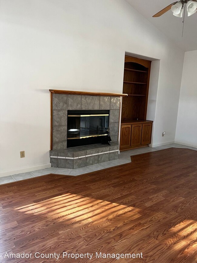 Building Photo - 4 br, 3 bath House - 707 Vista Ln