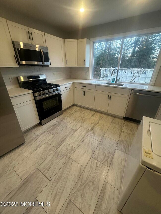 Foto del edificio - 240 Perrineville Rd