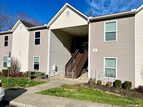 Building Photo - 6 Zell Ln