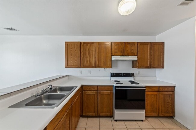 Building Photo - 5545 Brookview Ct