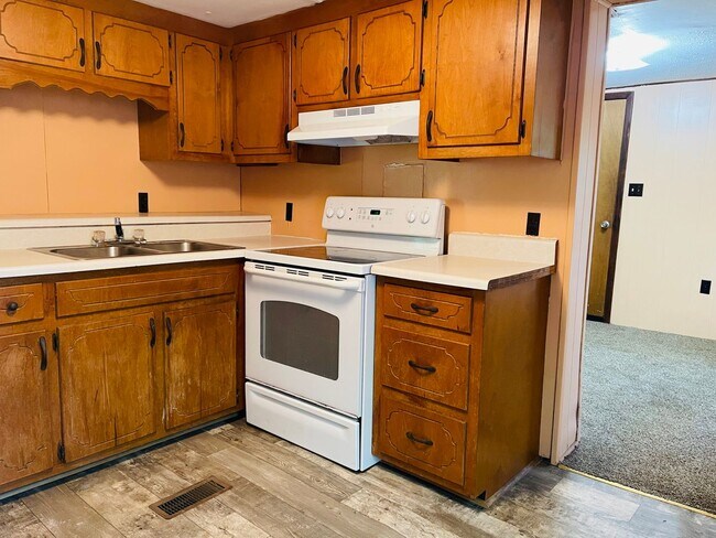Foto del edificio - AVAILABLE AUGUST 2026! (Pet Friendly)