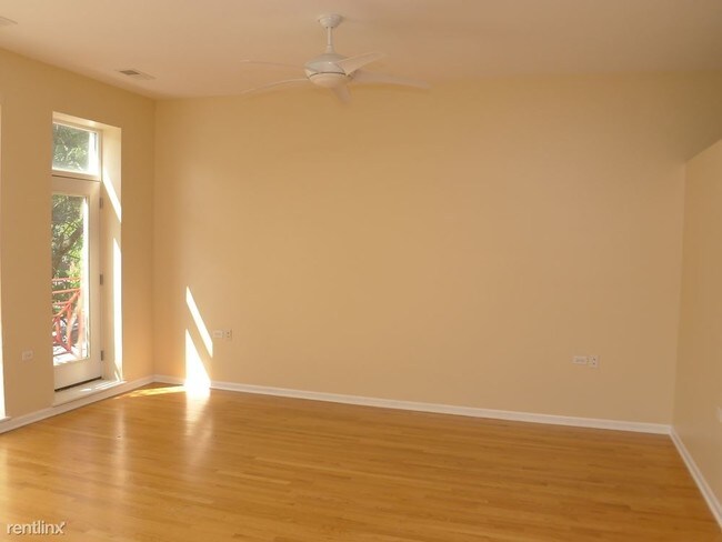 Building Photo - 1 br, 1 bath Condo - 1038 E 47th St