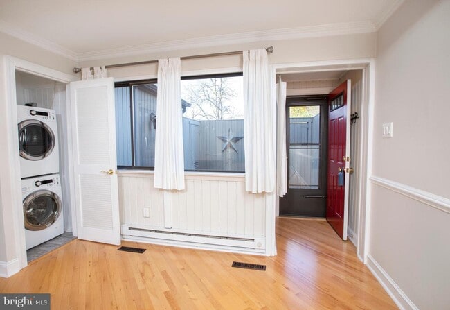 Building Photo - 2 Belaire Way