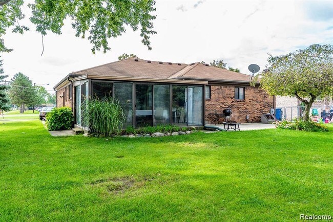 Building Photo - 11085 Garbor Dr