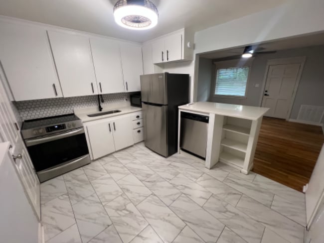 Building Photo - 1337 Charlotte St