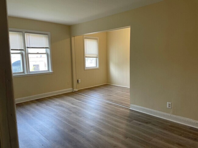 Foto del edificio - 910 E Patapsco Ave