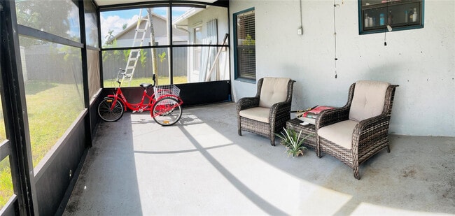 Building Photo - 12900 SW 13th Manor