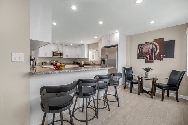 Building Photo - 5539-47 W Archer Ave