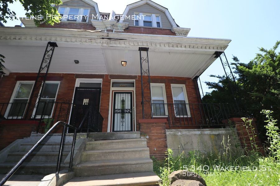 Primary Photo - Beautiful Updated 5 Bedroom House