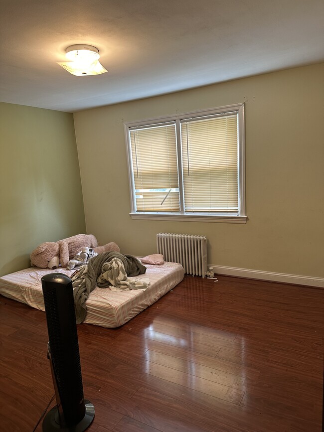 Building Photo - 409 Miltonia St