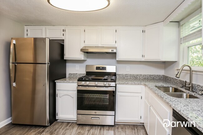 Building Photo - 8387 Glenwoods Dr