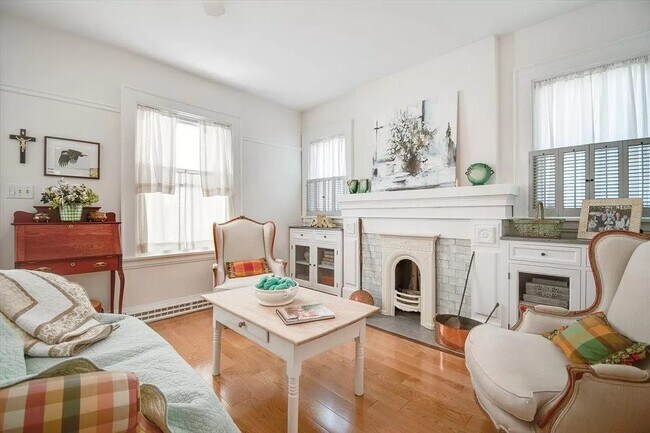 Foto del edificio - 7117 Maple Ave