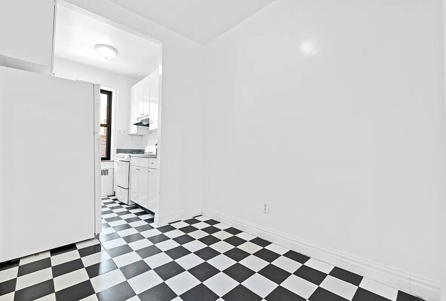 Building Photo - 101 E 116th St