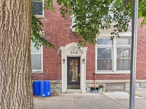 Building Photo - 206 Kelker St