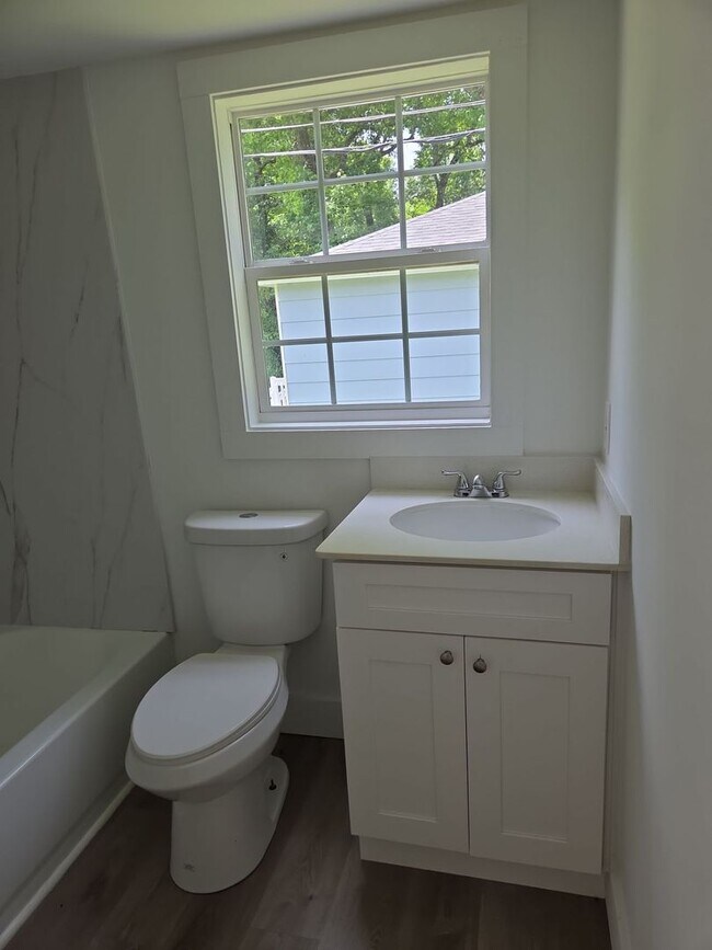 Foto del edificio - Newly remodeled home is located in Lancaster, SC 29720.