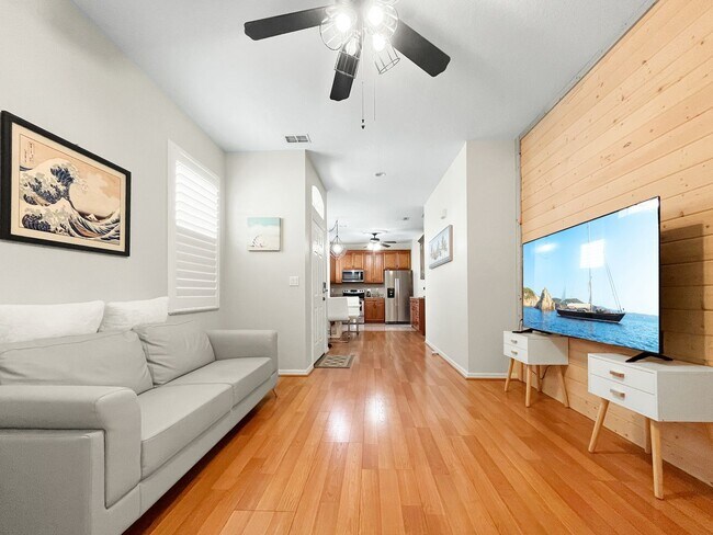 Foto del edificio - Spacious 4-Bedroom Townhome with Lake Views in Desirable Willow Lake Community