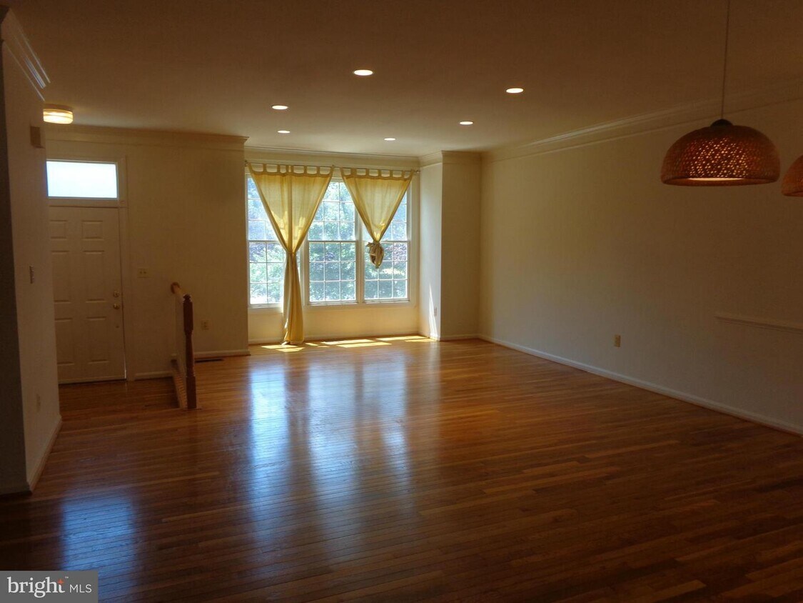 2223 Dr, Dunn Loring, VA 22027 Townhouse for Rent in Dunn