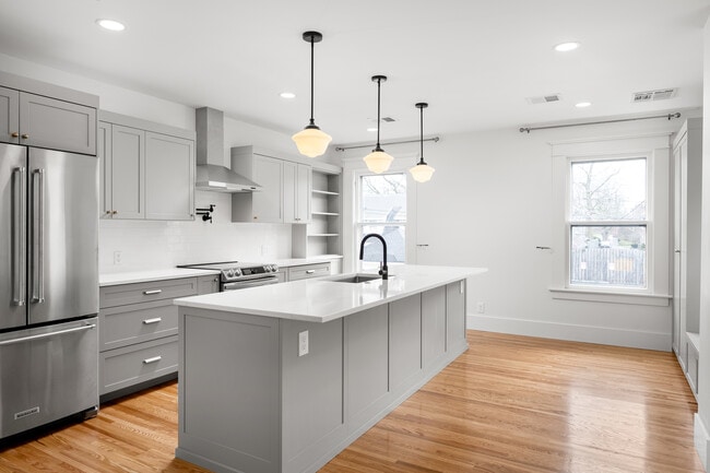 Foto del edificio - 349 Elmwood Ave