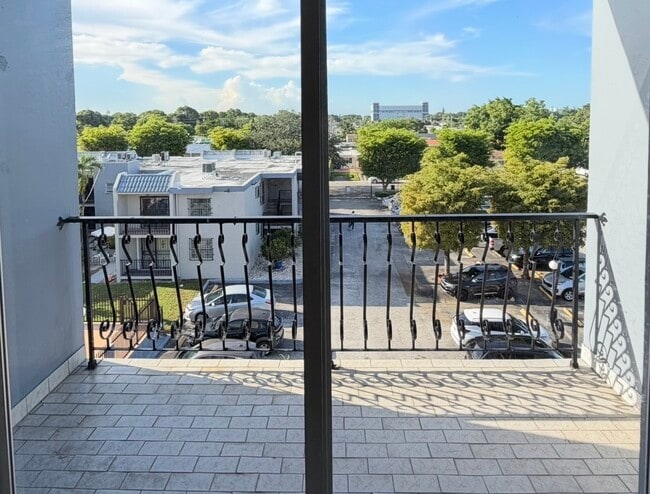 Foto del edificio - 3181 SW 13th St